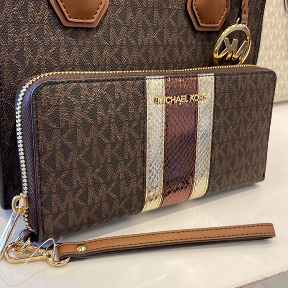 Michael Kors Jet Set Travel Large Signature Logo and Metallic Continental Wallet - Picture 3 of 16